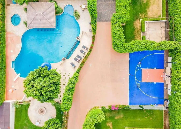 Holiday home Private Urban-oasis W Pool *