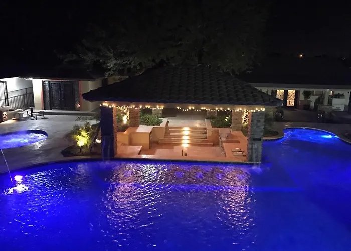 Private Urban-oasis W Pool Holiday home