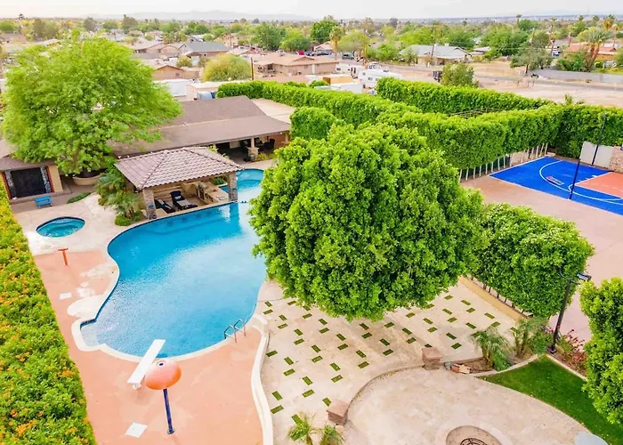 Private Urban-oasis W Pool *
