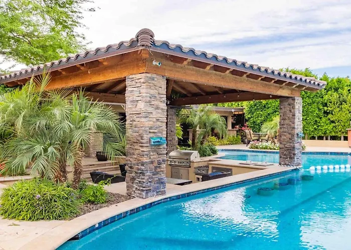 Private Urban-oasis W Pool Holiday home *