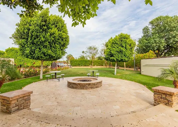 Private Urban-oasis W Pool Holiday home