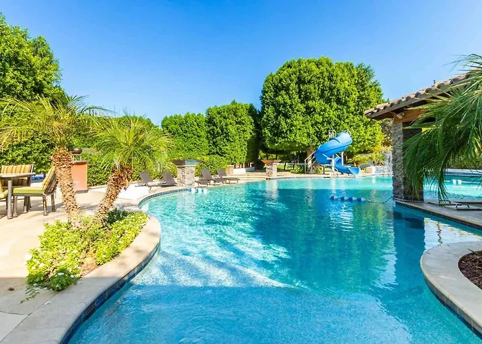 Private Urban-oasis W Pool Holiday home