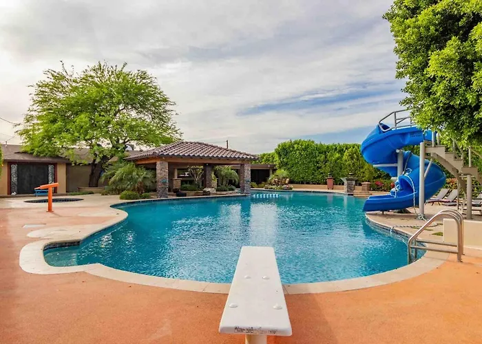Private Urban-oasis W Pool Holiday home *