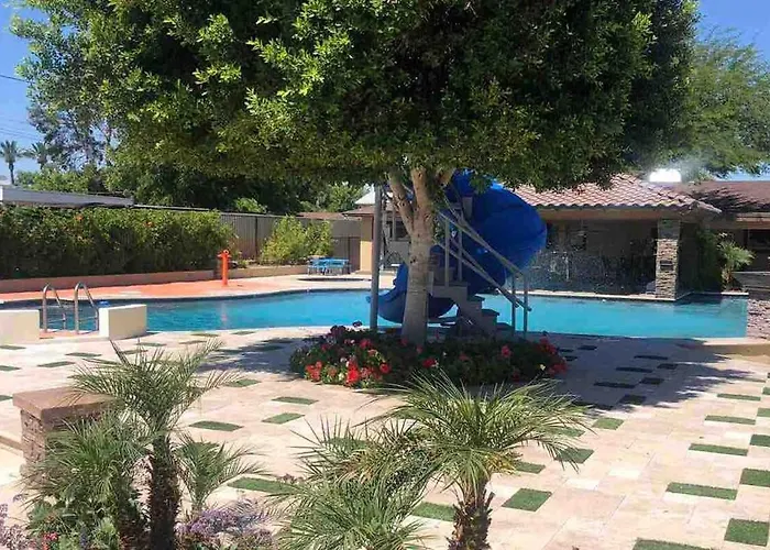 Private Urban-oasis W Pool Holiday home