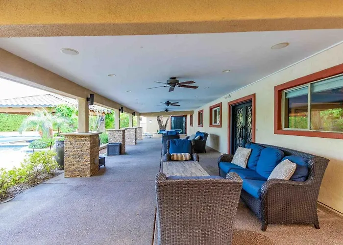 Private Urban-oasis W Pool Holiday home *